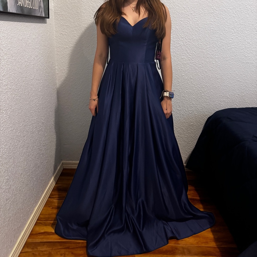 Elegant Navy Blue Evening Gown
